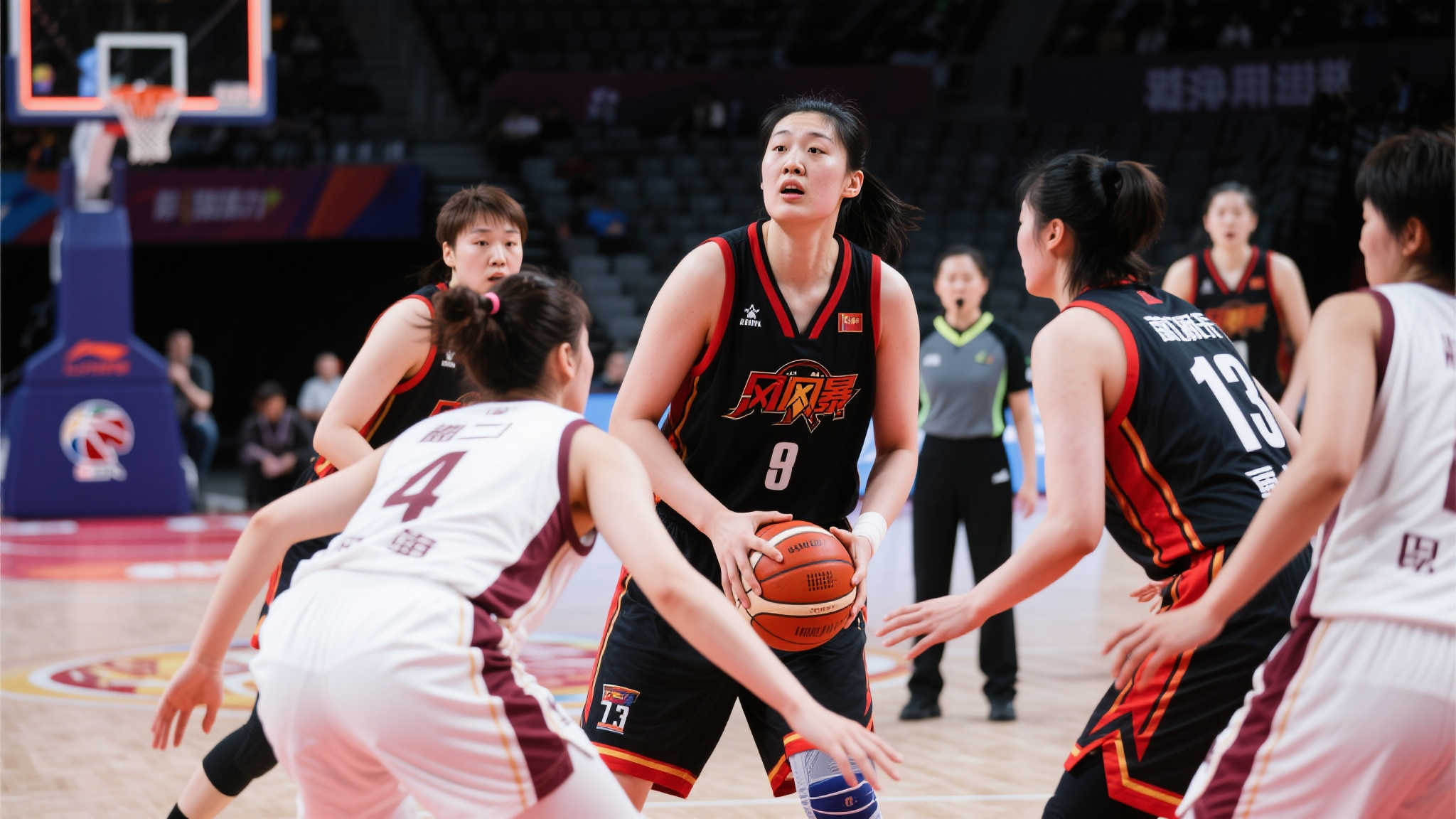 段冉:李月汝稳坐风暴队替补内线核心,但队友配合仍需磨合 段冉:李月汝稳坐风暴队替补内线核心,但队友配合仍需磨合